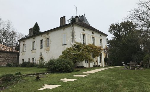 Castle for Sale in Montcaret, Nouvelle-Aquitaine, France