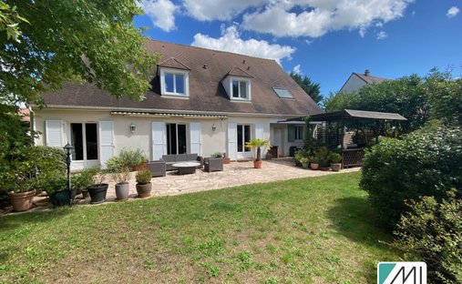House in Saint-Remy-l'Honore, Ile-de-France, France 1