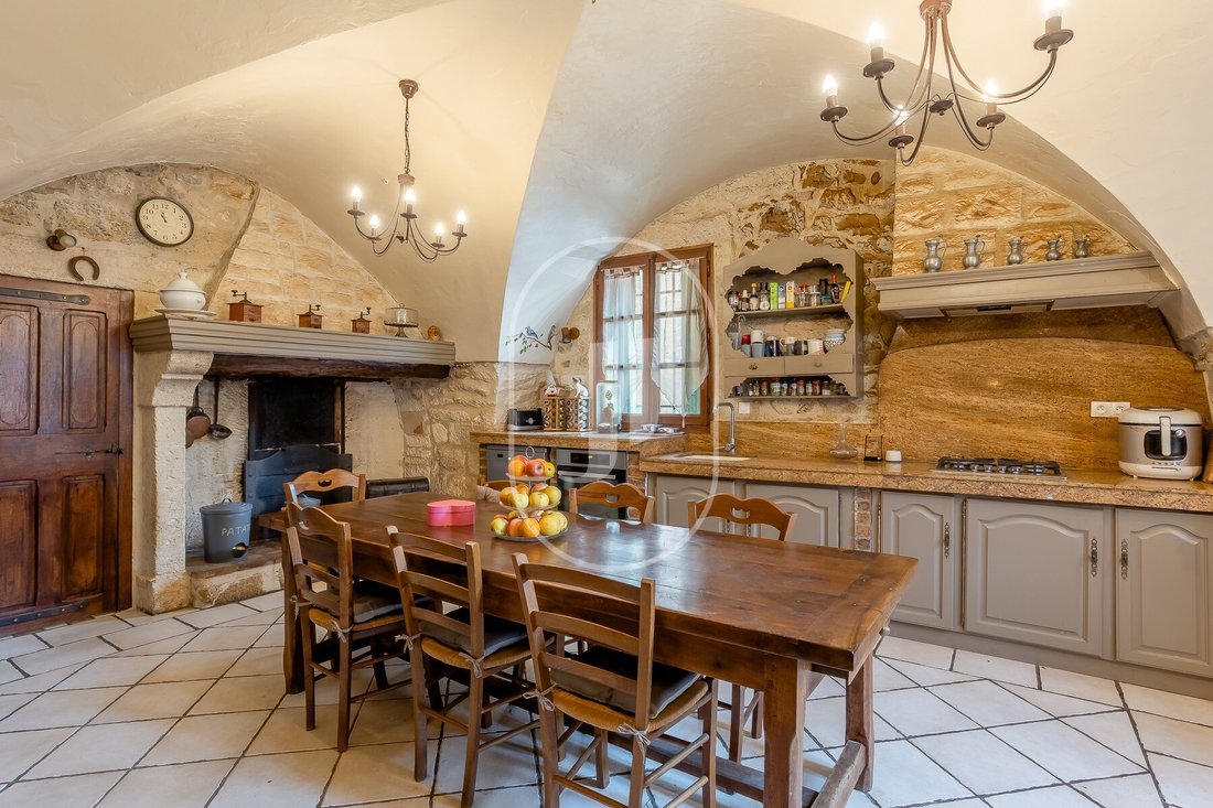 Exceptional Property For Sale In Pujaut In Pujaut, Occitanie, France