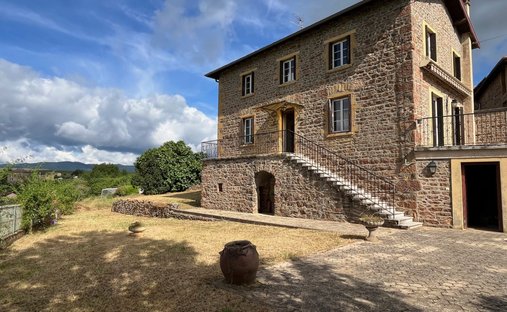 House in Val d'Oingt, Auvergne-Rhône-Alpes, France 1