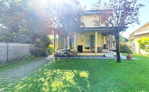 House in Poveromo, Massa, Italy 1