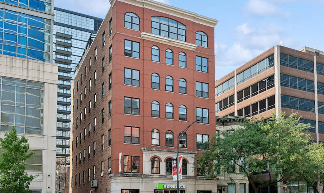 Curated visual reference: Penthouse Rentals With Private Parking In Chicago Reference: Penthouse Perfection With Deeded Parking In Chicago Illinois United