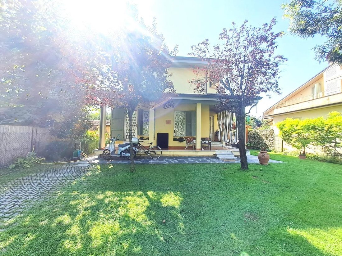 House in Poveromo, Massa, Italy 2 - 14563325