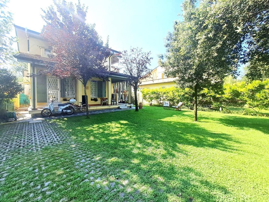 House in Poveromo, Massa, Italy 3 - 14563325