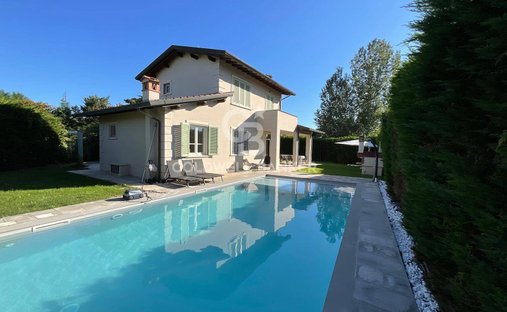 Villa in Tonfano, Pietrasanta, Italy 1