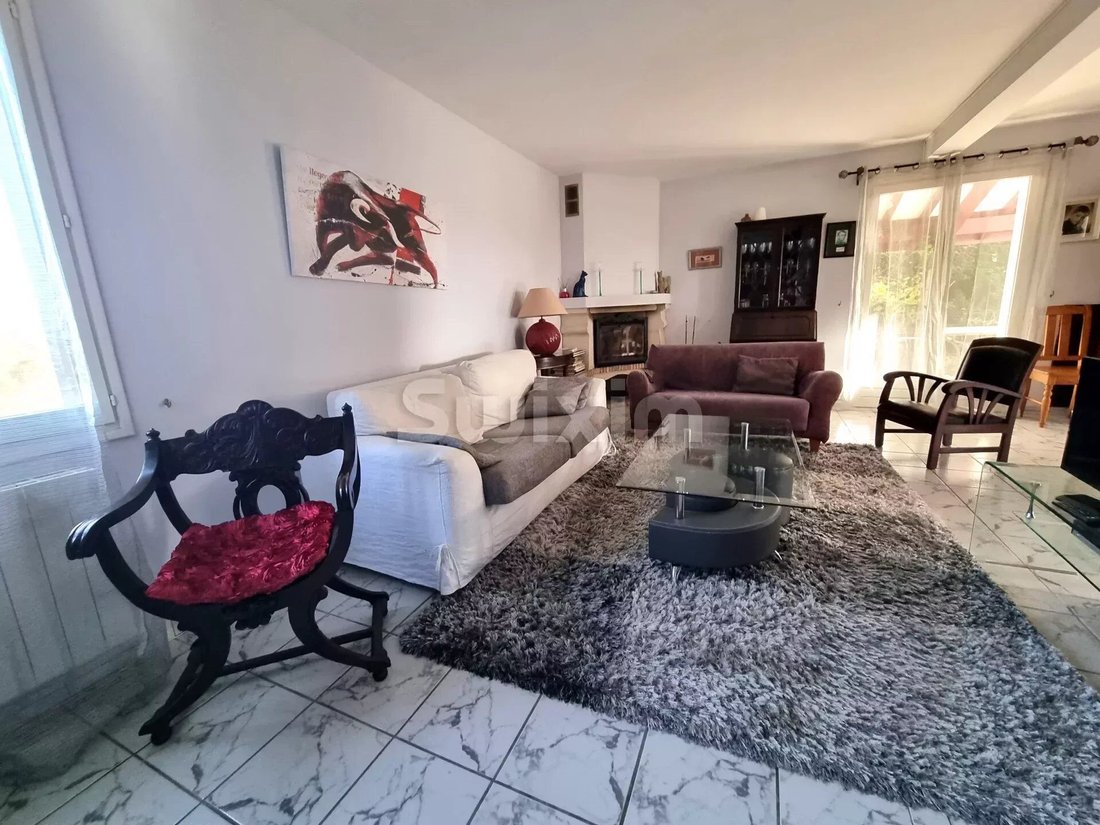House in Cambo-les-Bains, Nouvelle-Aquitaine, France 2 - 14566320
