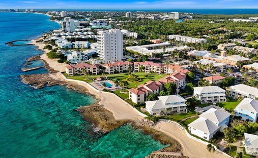 Apartment in George Town, George Town, Cayman Islands 1