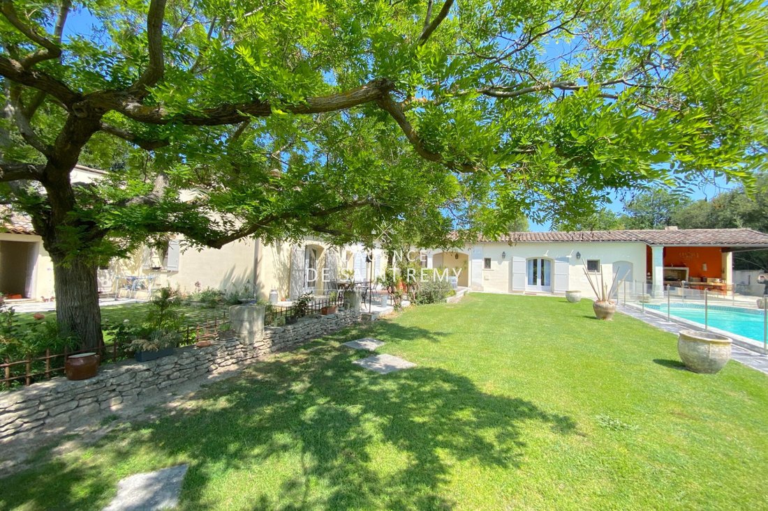 Villa in Saint-Rémy-de-Provence, Provence-Alpes-Côte d'Azur, France 2 - 14569517