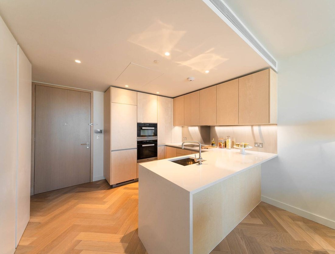 Apartment in EC2, Islington, England 3 - 14568781