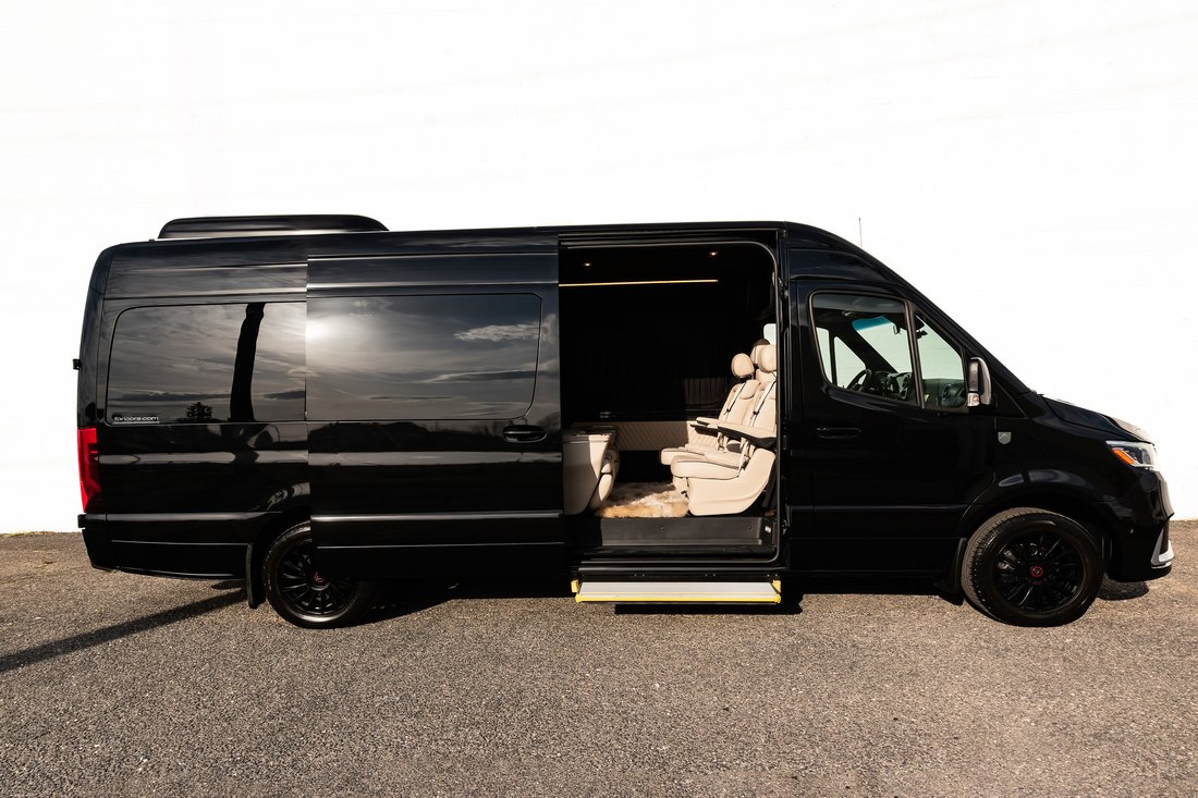 Limousine in Mount Laurel Township, New Jersey, United States 2 - 14573304