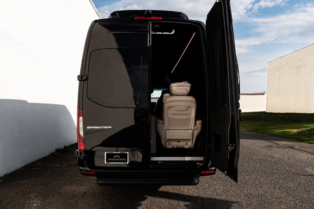 Limousine in Mount Laurel Township, New Jersey, United States 4 - 14573304