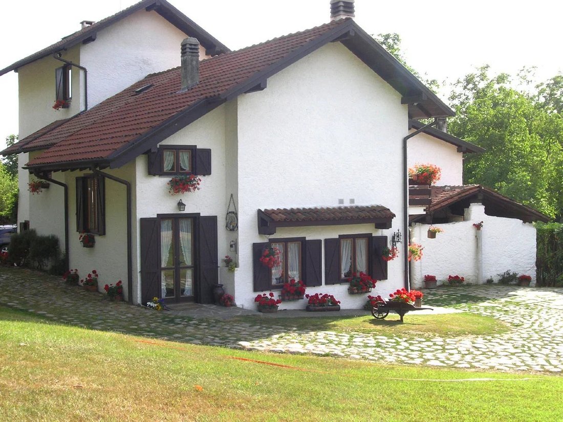 Historic Villa Divided Into Flats Excellent In Arona, Piedmont, Italy