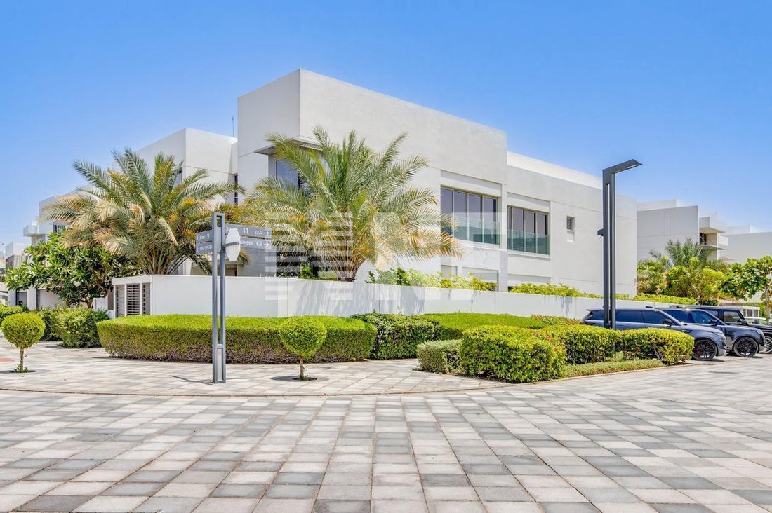 Villa in Hadaeq Sheikh Mohammed Bin Rashid, Dubai, United Arab Emirates 1 - 14575872