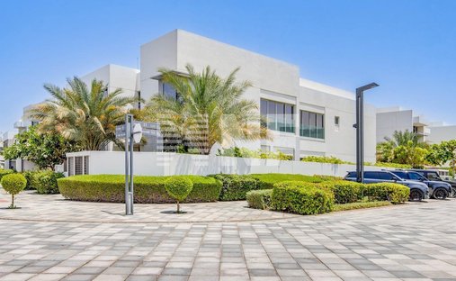 Villa in Dubai, Dubai, United Arab Emirates 1
