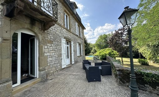 Maison à La Chapelle-aux-Saints, Nouvelle-Aquitaine, France 1
