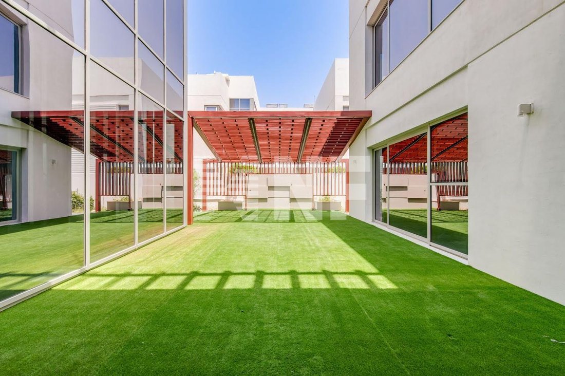Villa in Hadaeq Sheikh Mohammed Bin Rashid, Dubai, United Arab Emirates 2 - 14575872
