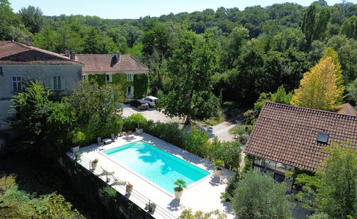 House in Parcoul, Parcoul-Chenaud, France 1