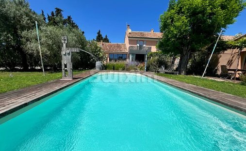 House in Jonquières, Provence-Alpes-Côte d'Azur, France 1