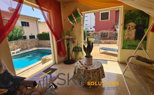 Villa in Playa de Palma, Palma, Balearic Islands 1