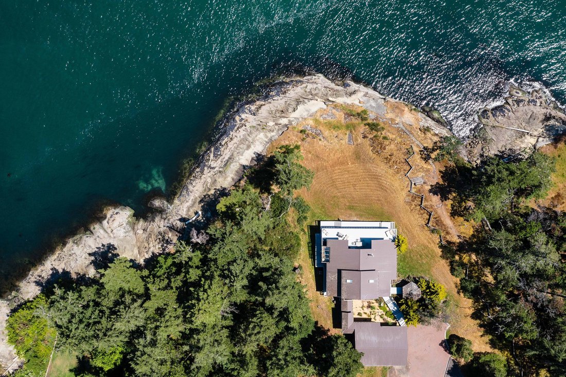 House in Galiano Island, British Columbia, Canada 2 - 14332812