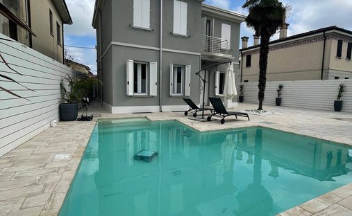 House in Belfiore-Valletta Paiolo, Mantua, Lombardy 1
