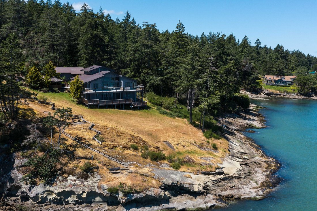 House in Galiano Island, British Columbia, Canada 1 - 14332812