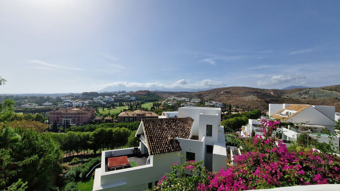 Penthouse in Benahavis, Andalusia, Spain 3 - 14587474