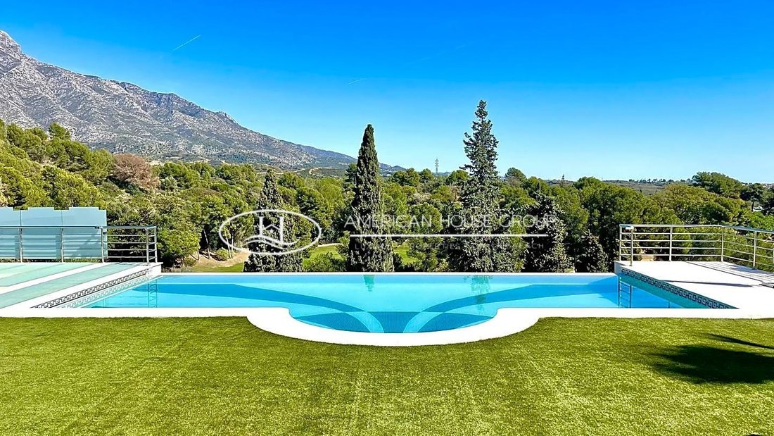 Chalet in Nueva Andalucia, Marbella, Spain 2 - 14590280