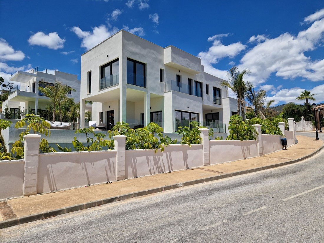 Villa in Elviria-Cabopino, Marbella, Spain 1 - 14587434