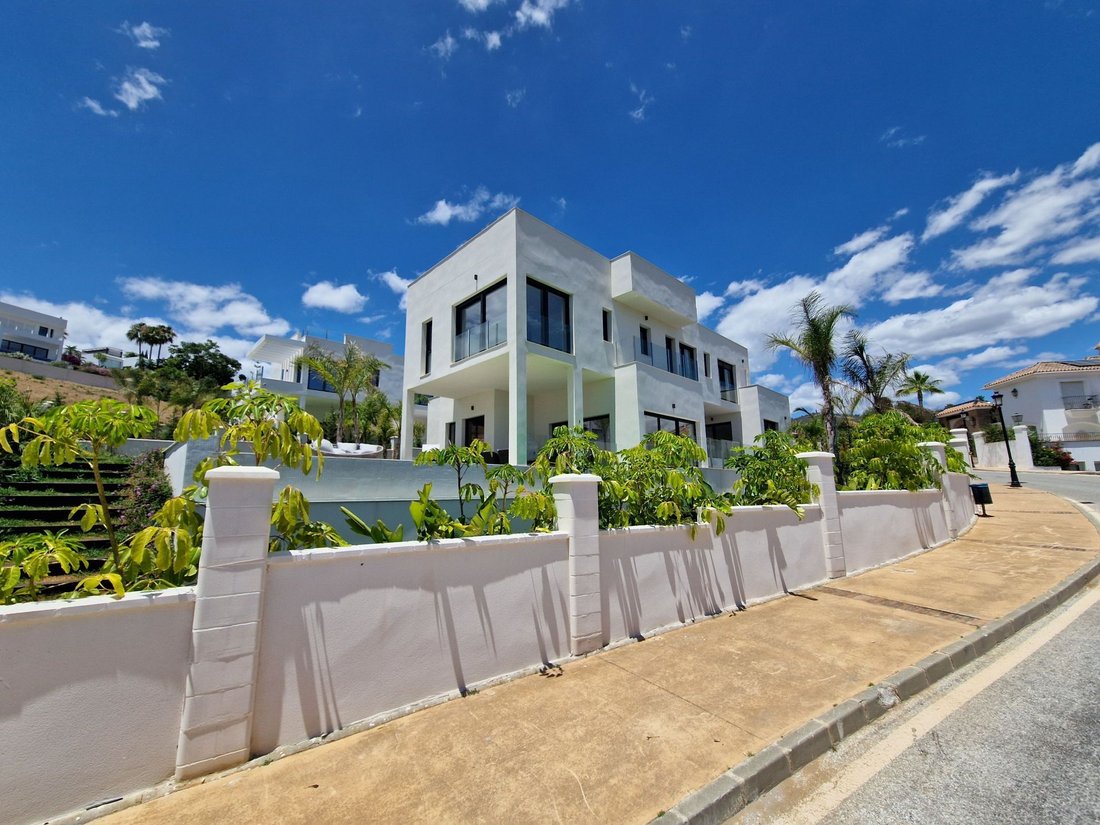 Villa in Elviria-Cabopino, Marbella, Spain 2 - 14587434