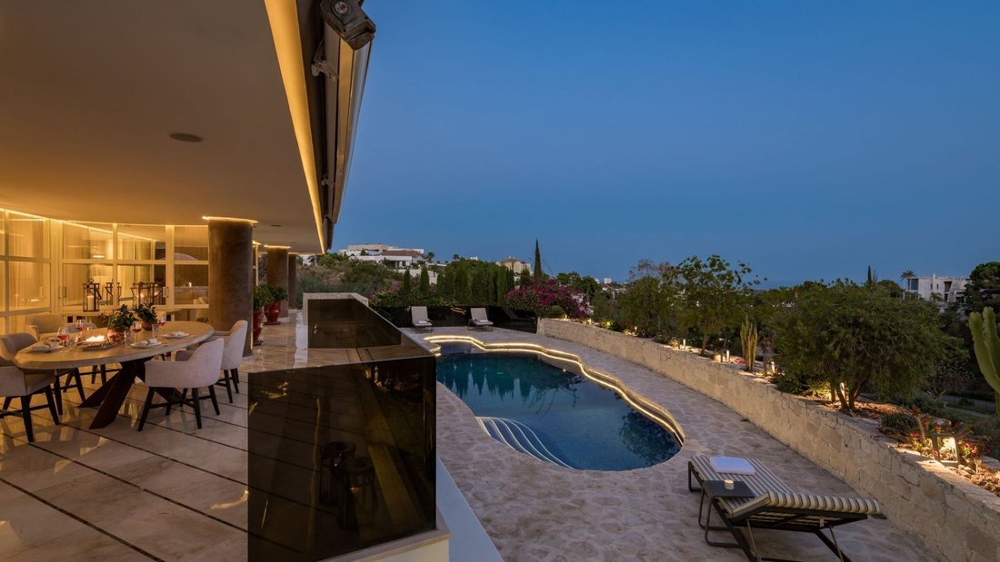 Villa in Benahavis, Andalusia, Spain 1 - 14587406