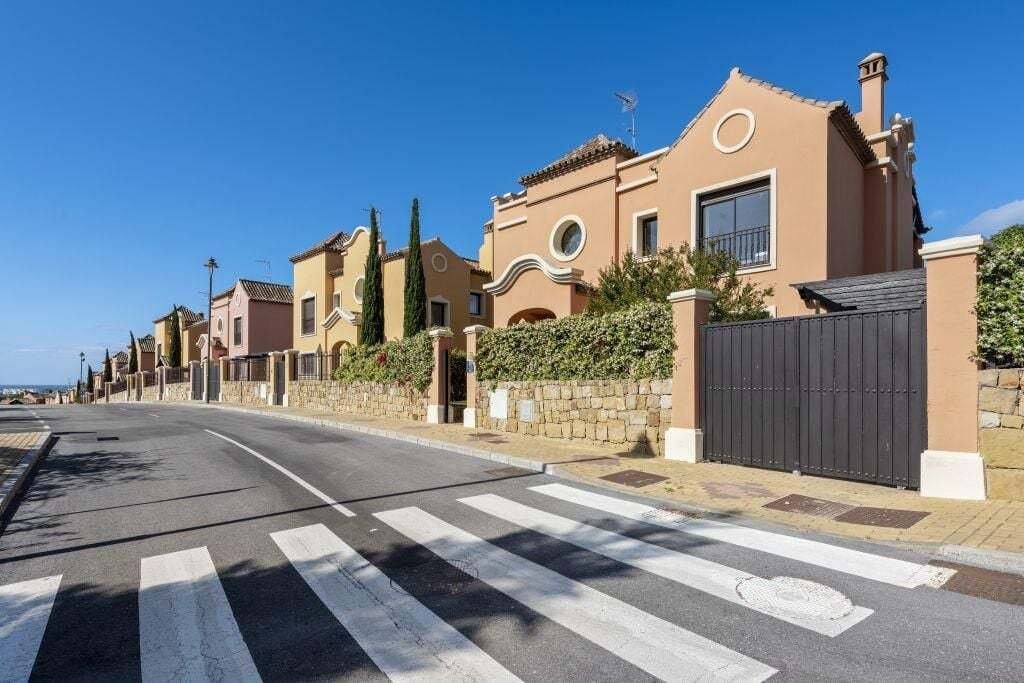 Villa in Estepona, Andalusia, Spain 2 - 14587614