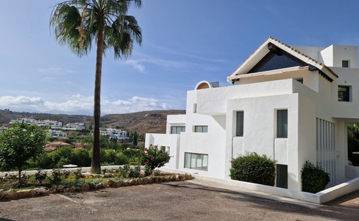 Penthouse in Benahavis, Andalusia, Spain 1