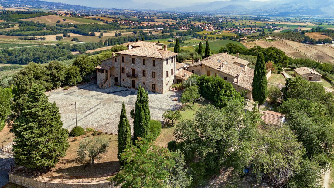 Estate in Spoleto, Umbria, Italy 3 - 14590987