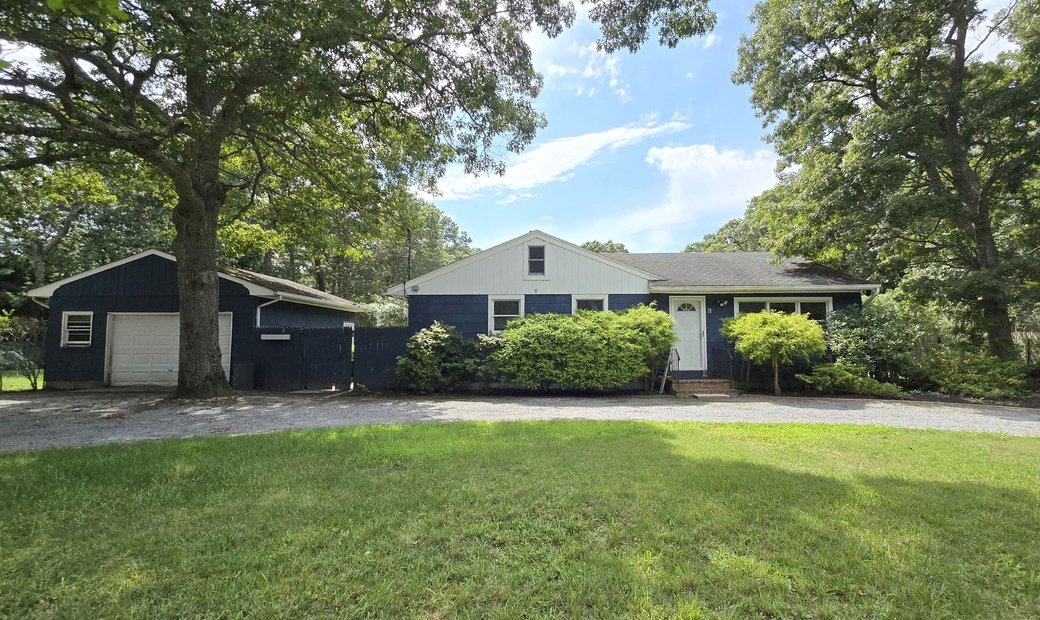 Hampton Bays Living In Hampton Bays, New York, United States For Sale ...