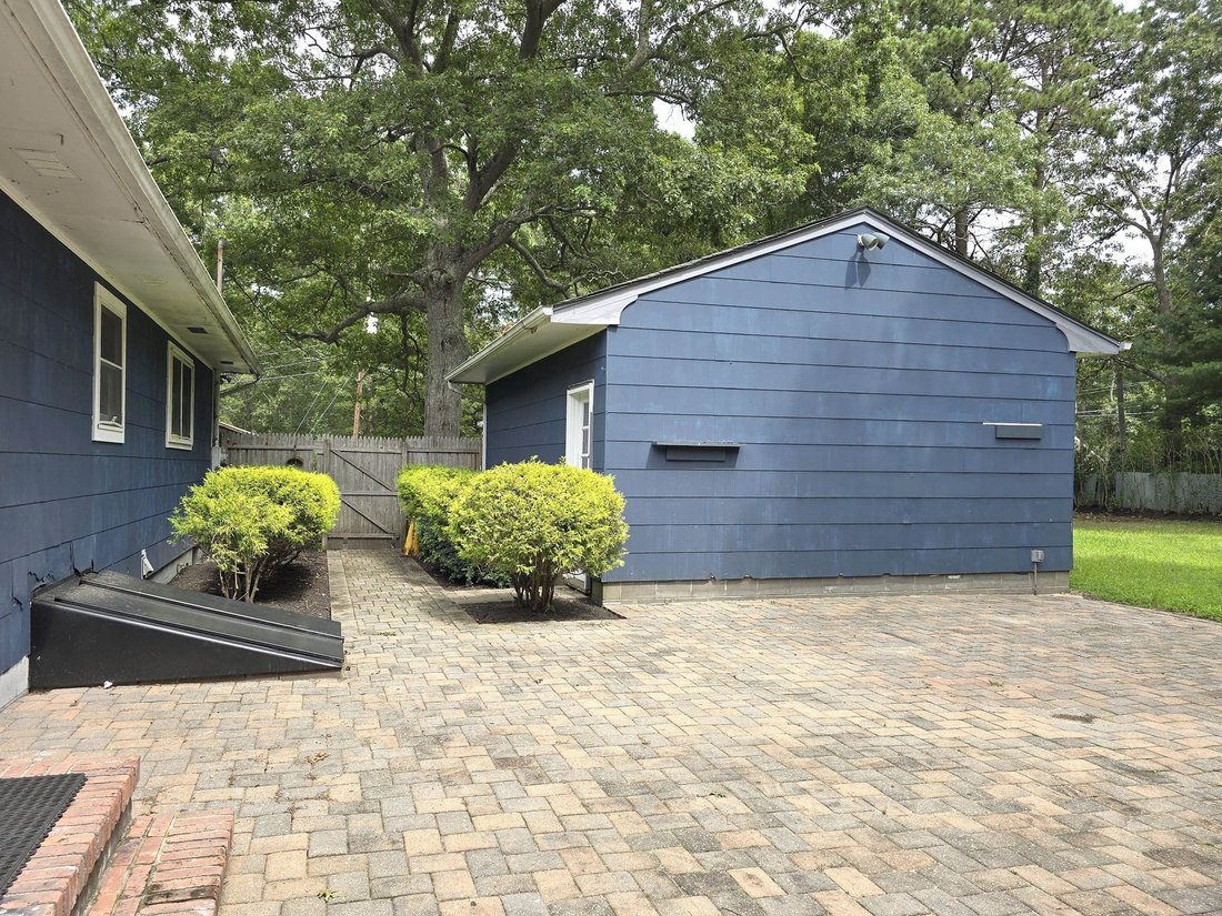 Hampton Bays Living In Hampton Bays, New York, United States For Sale ...