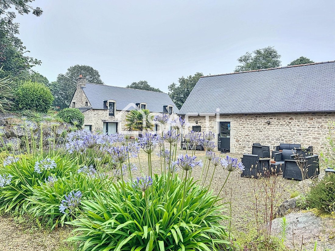 Dominio De 591 M² Y Su Parque Natural De 3 En Quimper, Bretaña, Francia ...