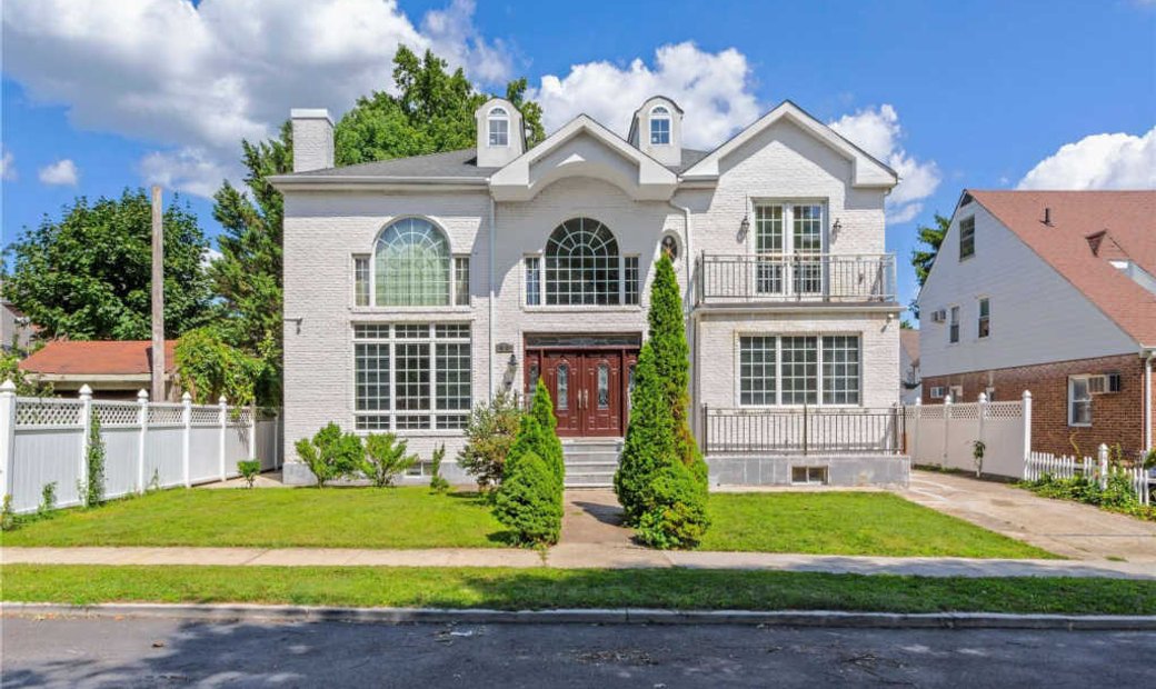 Single Family Detached Bellerose Manor In New York, New York, United