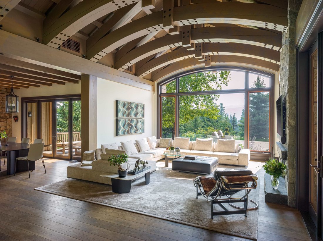 Luxury Mountain Estate In Stonebridge In Whistler, British Columbia