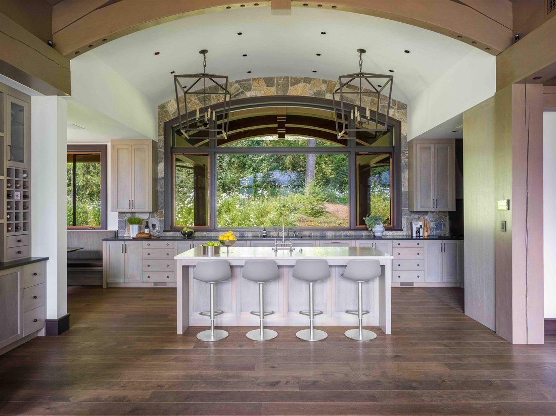 Luxury Mountain Estate In Stonebridge In Whistler, British Columbia