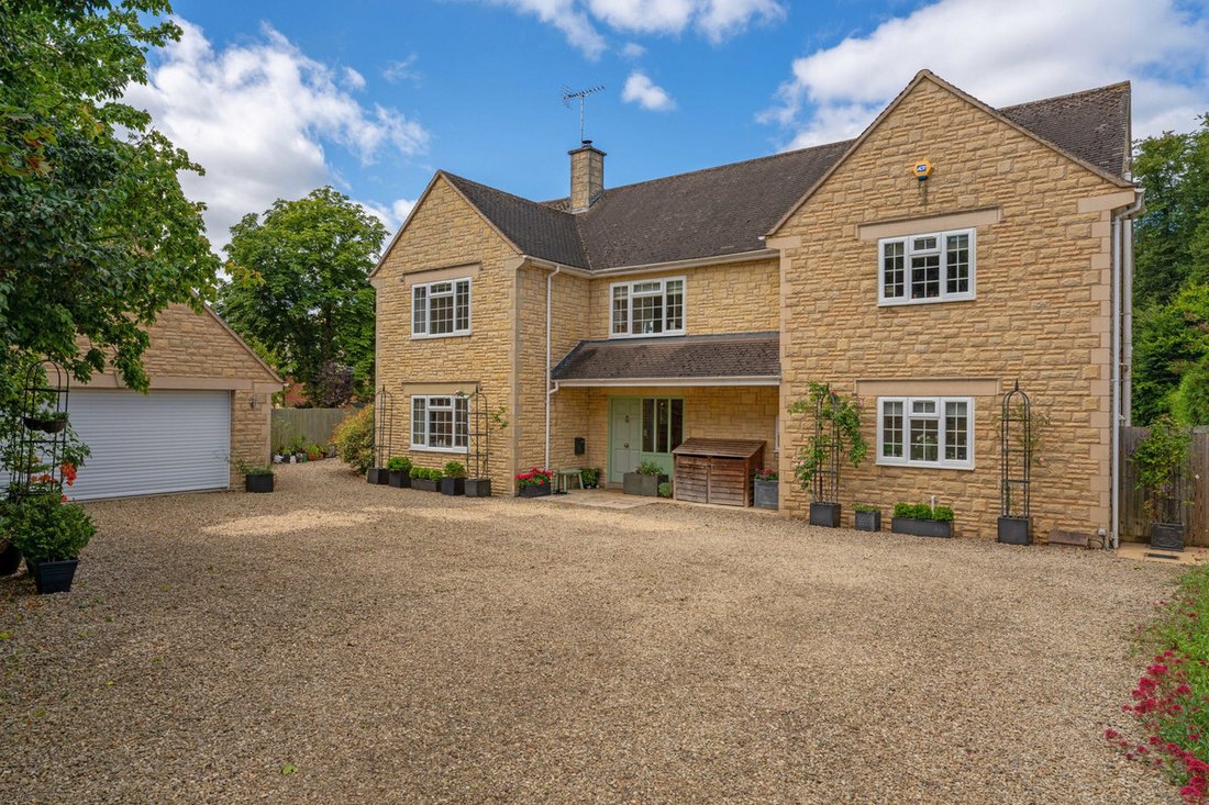 House in Toddington, Tewkesbury, England 3 - 14598337