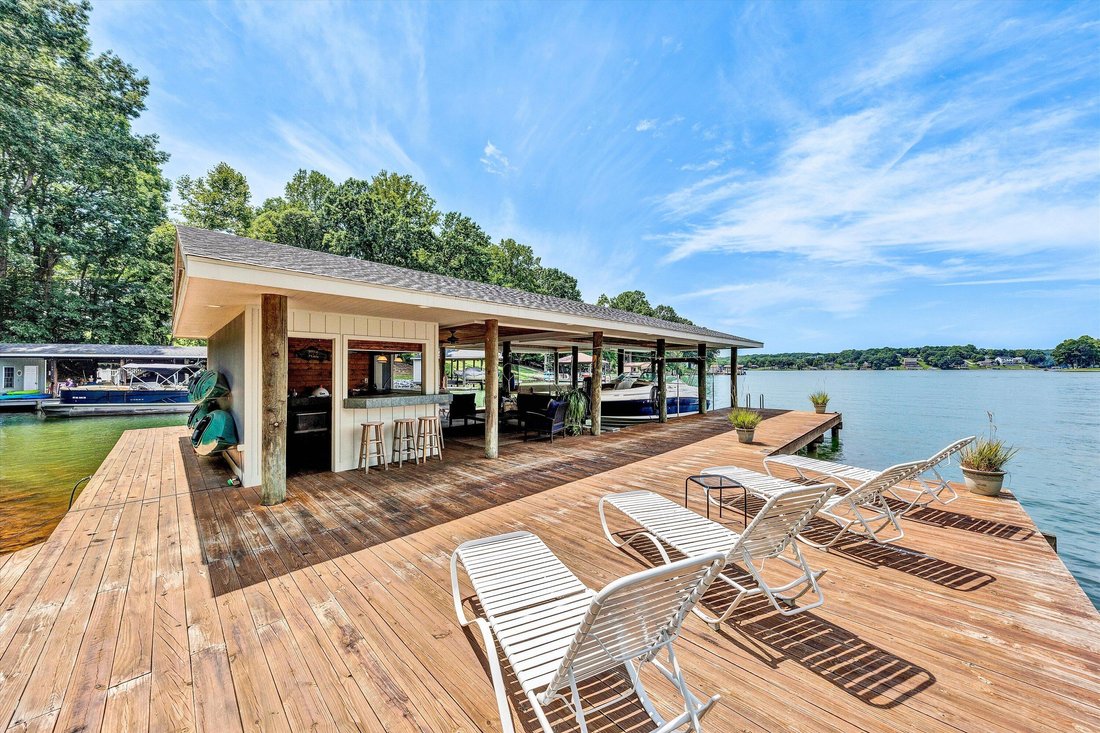Custom Remodeled Lakefront Contemporary In Moneta, Virginia, United - Foto 10