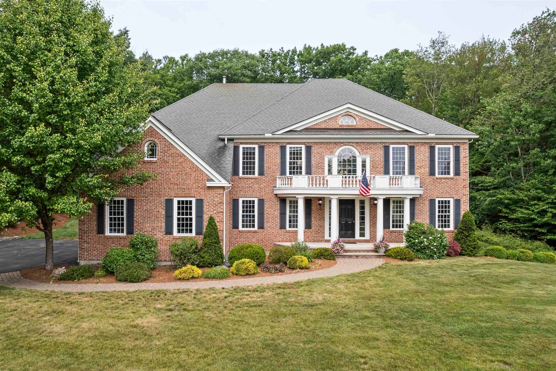 4 Bedrooms Single Family Detached In Bedford, New Hampshire, United