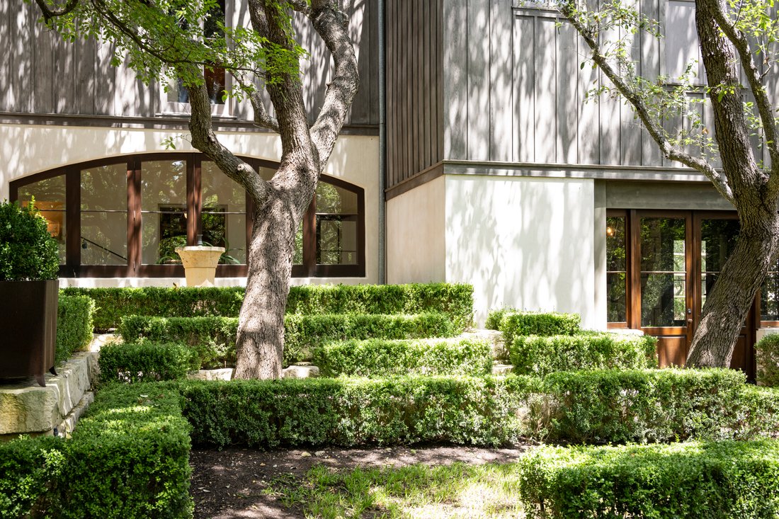 Hill Country Village Estate In San Antonio, Texas, United States For