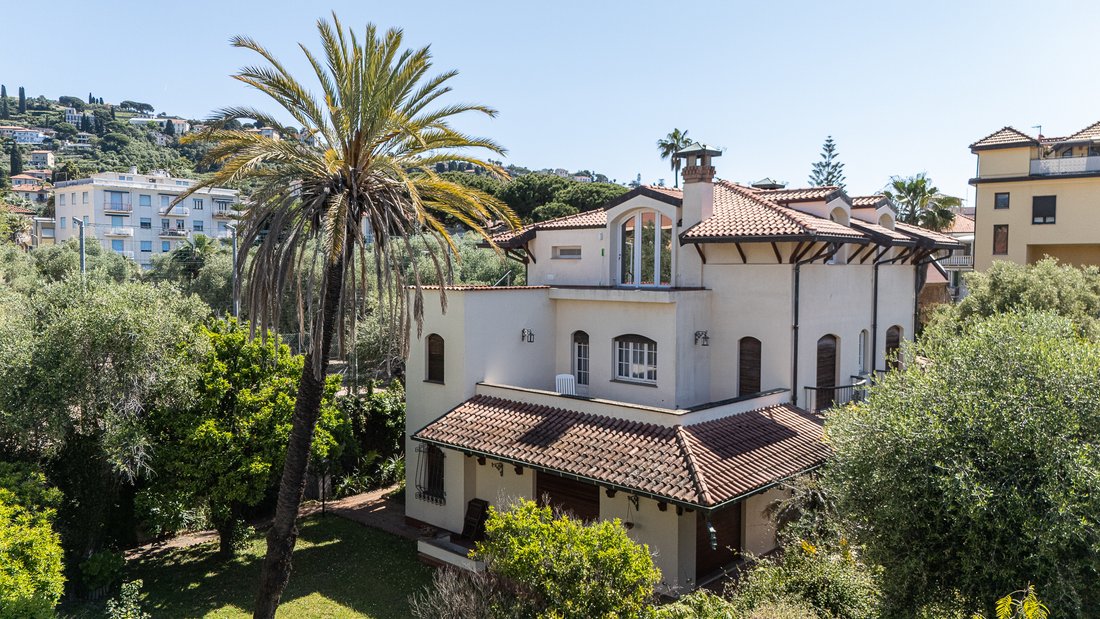 Villa in Bordighera, Liguria, Italy 3 - 14605569