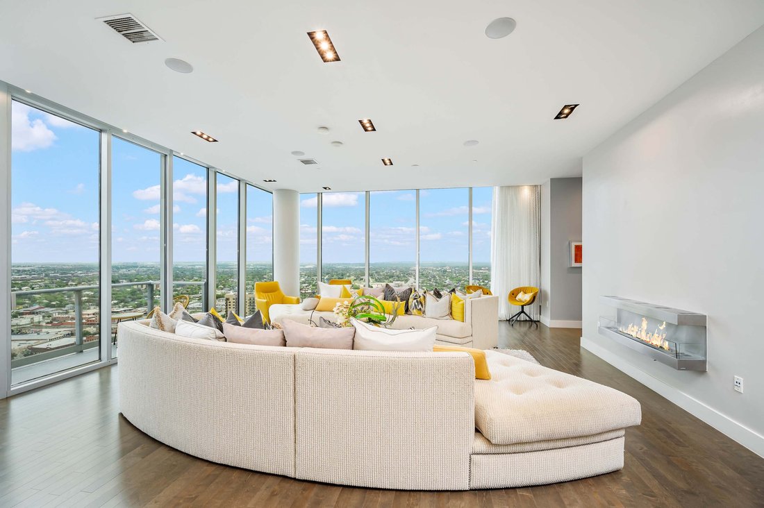 View of Stunning Penthouse Located In Downtown San In San Antonio, Texas ...