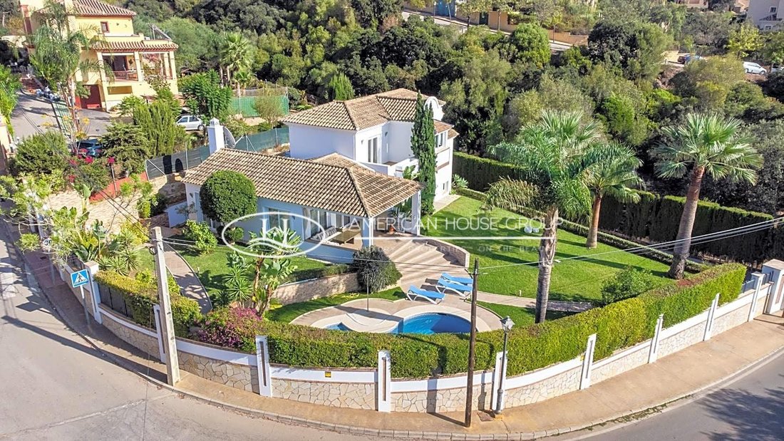 Chalet in Elviria-Cabopino, Marbella, Spain 2 - 14607863