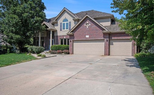 Luxury homes with pool for sale - 507x312xc 