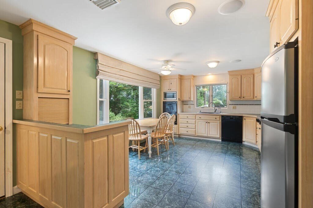 House in Lowell, Massachusetts, United States 4 - 14611683