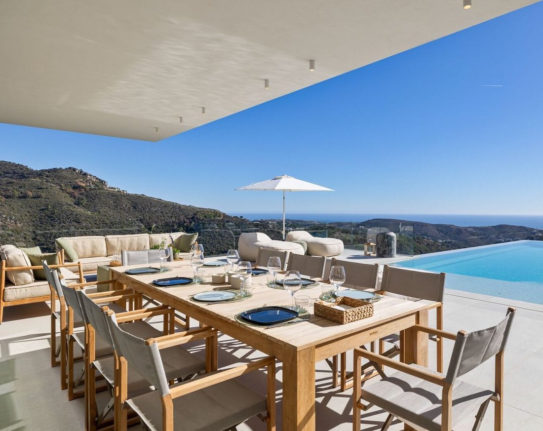 Villa in Benahavis, Andalusia, Spain 3 - 14611321